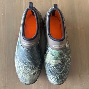 Muck boot slip on men’s 10